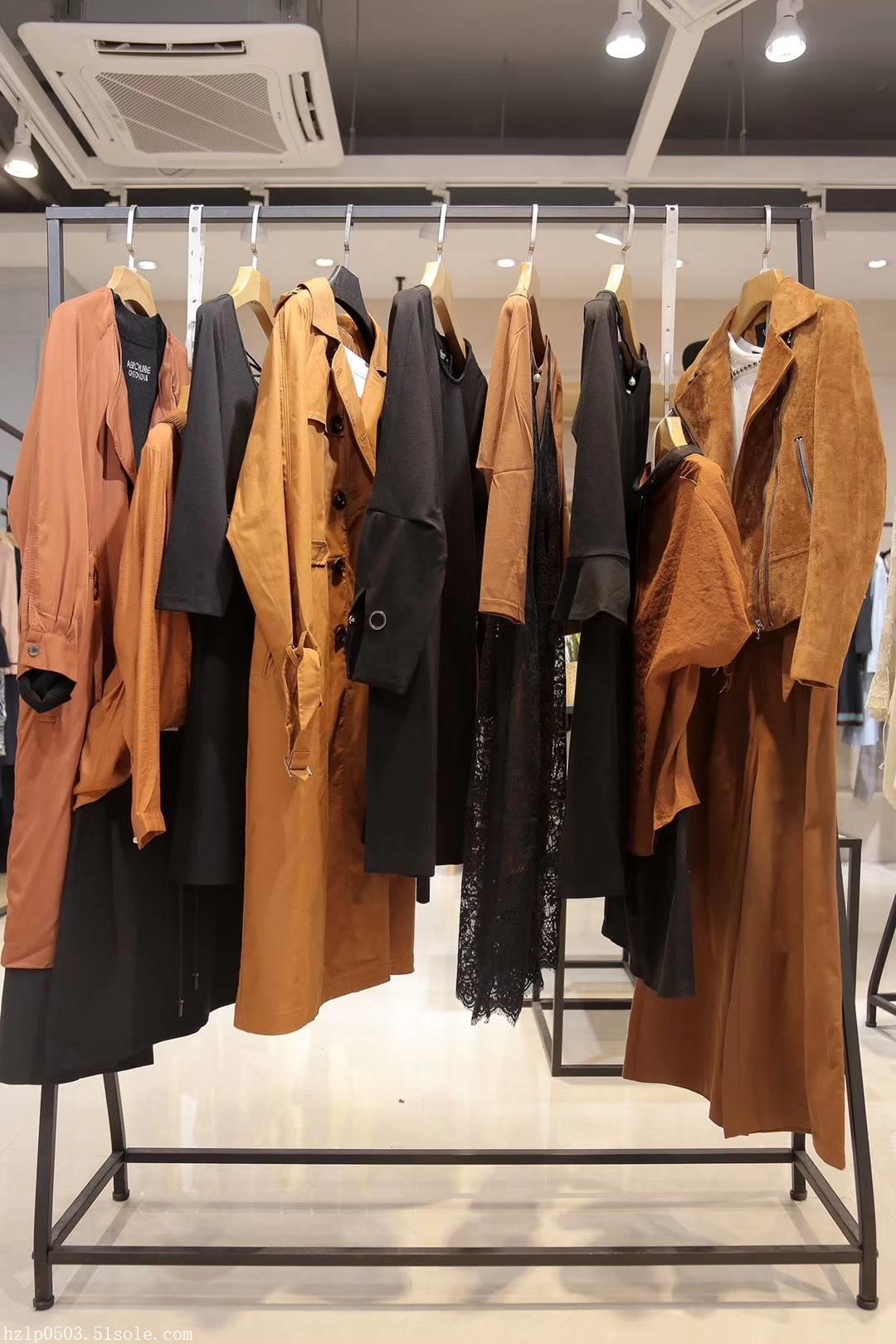 武漢品牌折扣女裝華丹尼 2018年秋冬女裝組合包及飾品批發(fā)指南